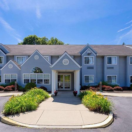 Microtel Inn & Suites By Wyndham Bethel/Danbury Bagian luar foto