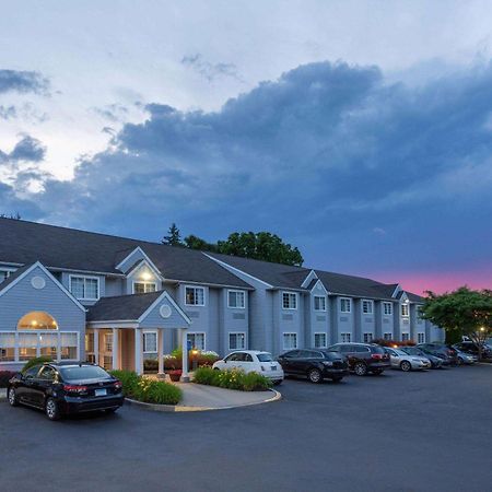 Microtel Inn & Suites By Wyndham Bethel/Danbury Bagian luar foto