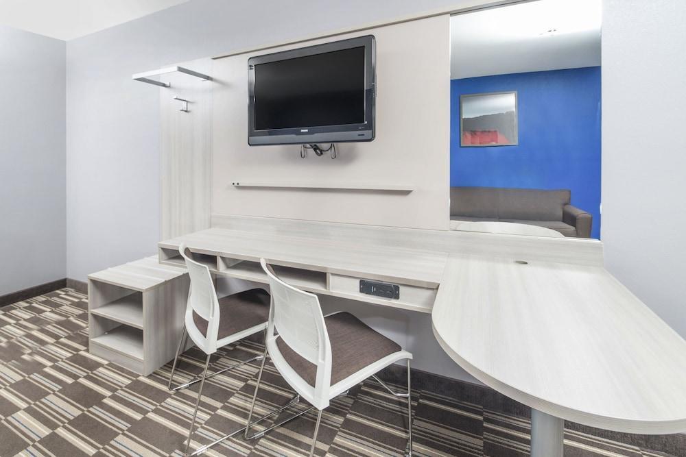 Microtel Inn & Suites By Wyndham Bethel/Danbury Bagian luar foto
