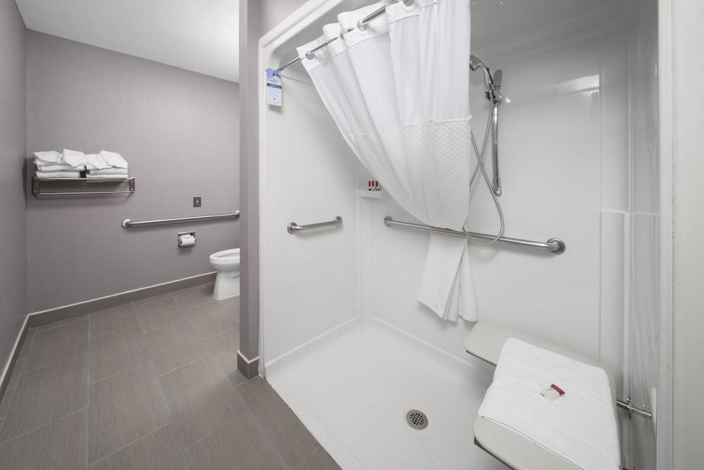 Microtel Inn & Suites By Wyndham Bethel/Danbury Bagian luar foto
