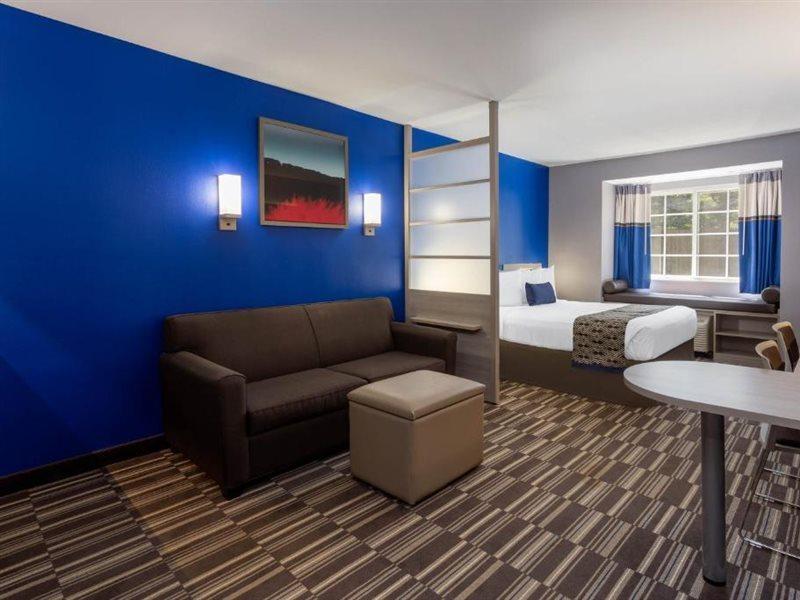 Microtel Inn & Suites By Wyndham Bethel/Danbury Bagian luar foto