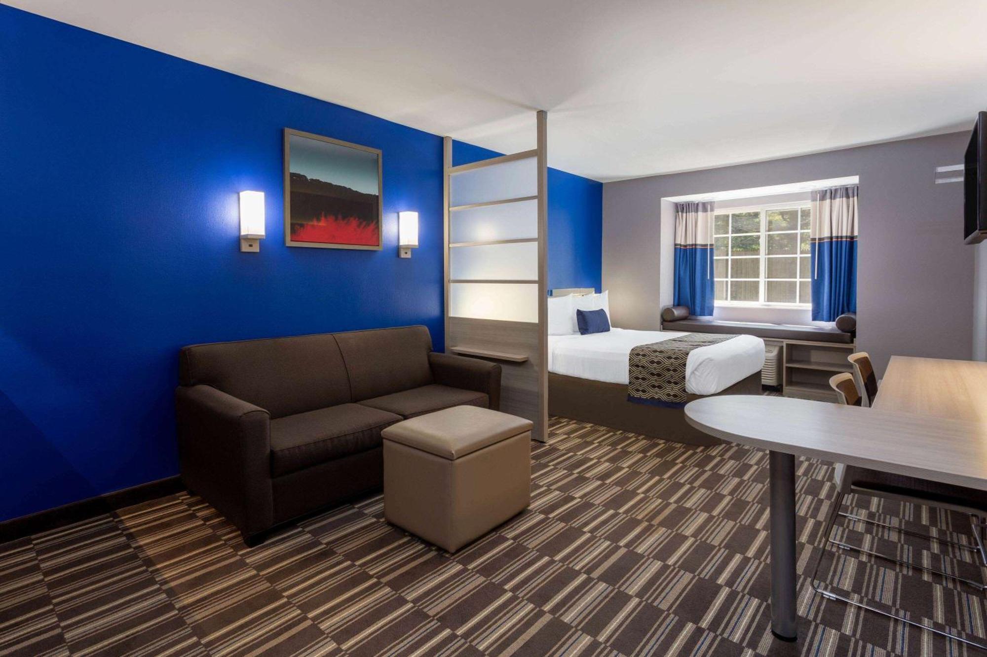 Microtel Inn & Suites By Wyndham Bethel/Danbury Bagian luar foto