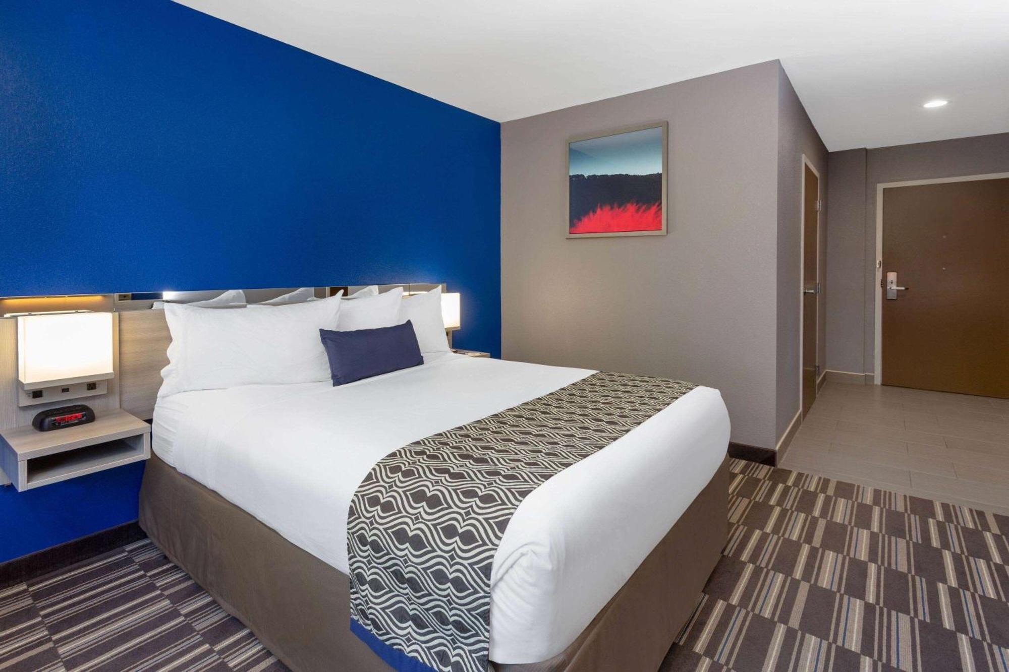 Microtel Inn & Suites By Wyndham Bethel/Danbury Bagian luar foto