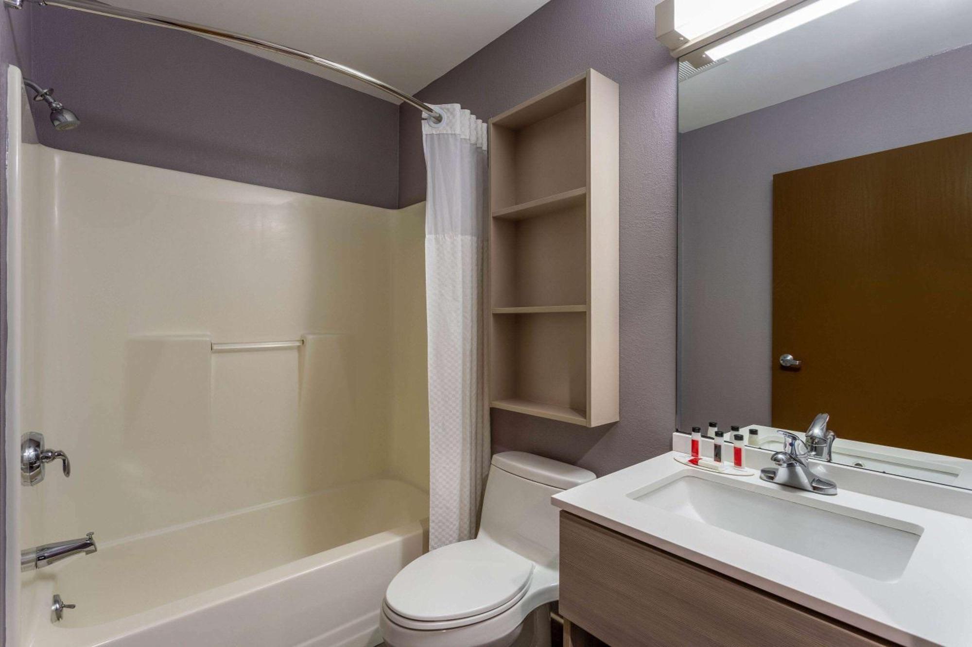Microtel Inn & Suites By Wyndham Bethel/Danbury Bagian luar foto