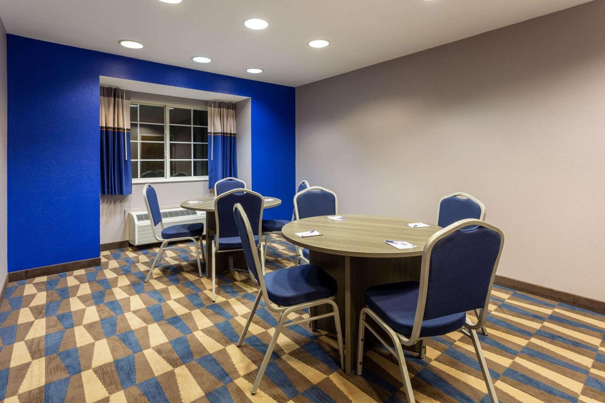 Microtel Inn & Suites By Wyndham Bethel/Danbury Bagian luar foto