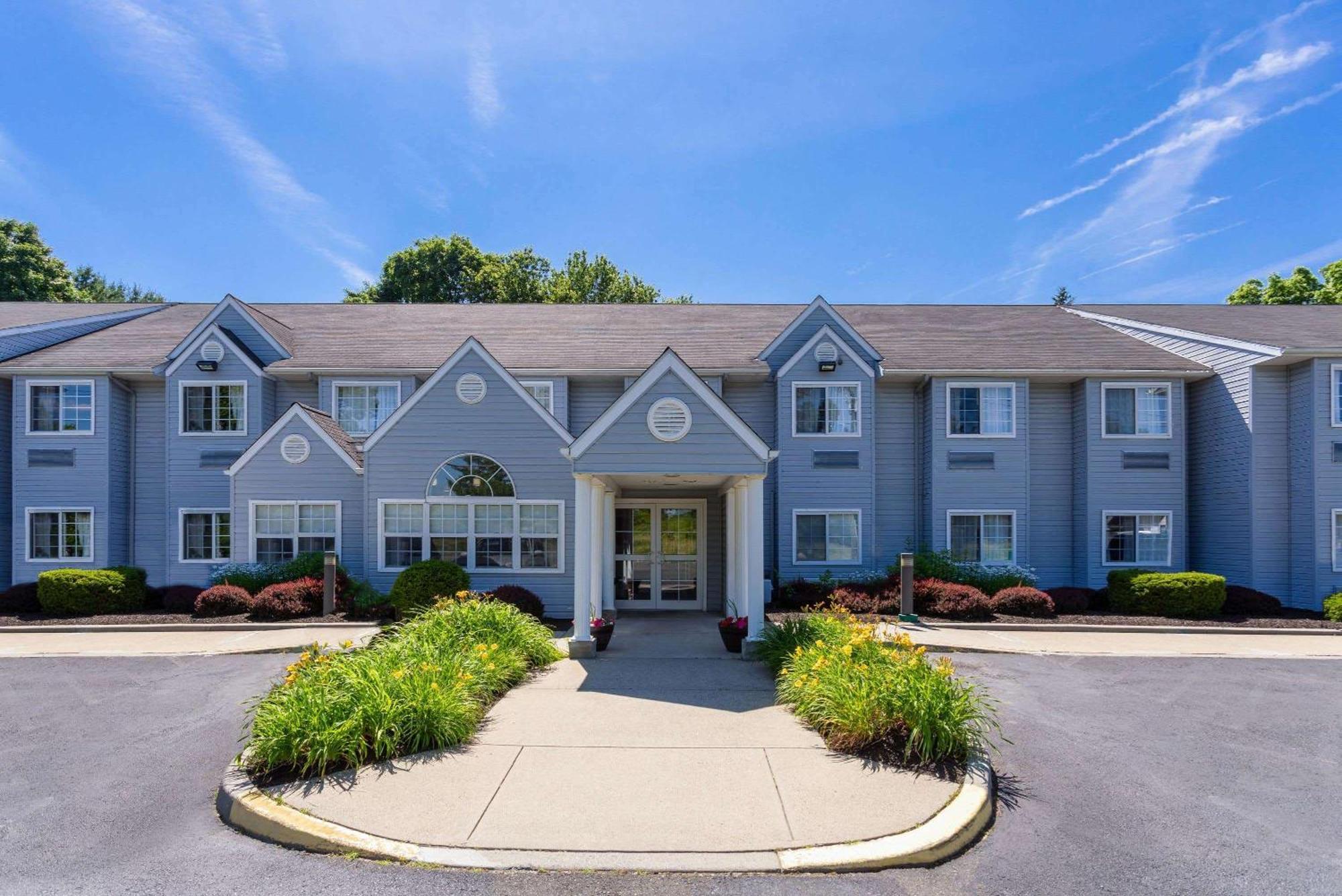 Microtel Inn & Suites By Wyndham Bethel/Danbury Bagian luar foto