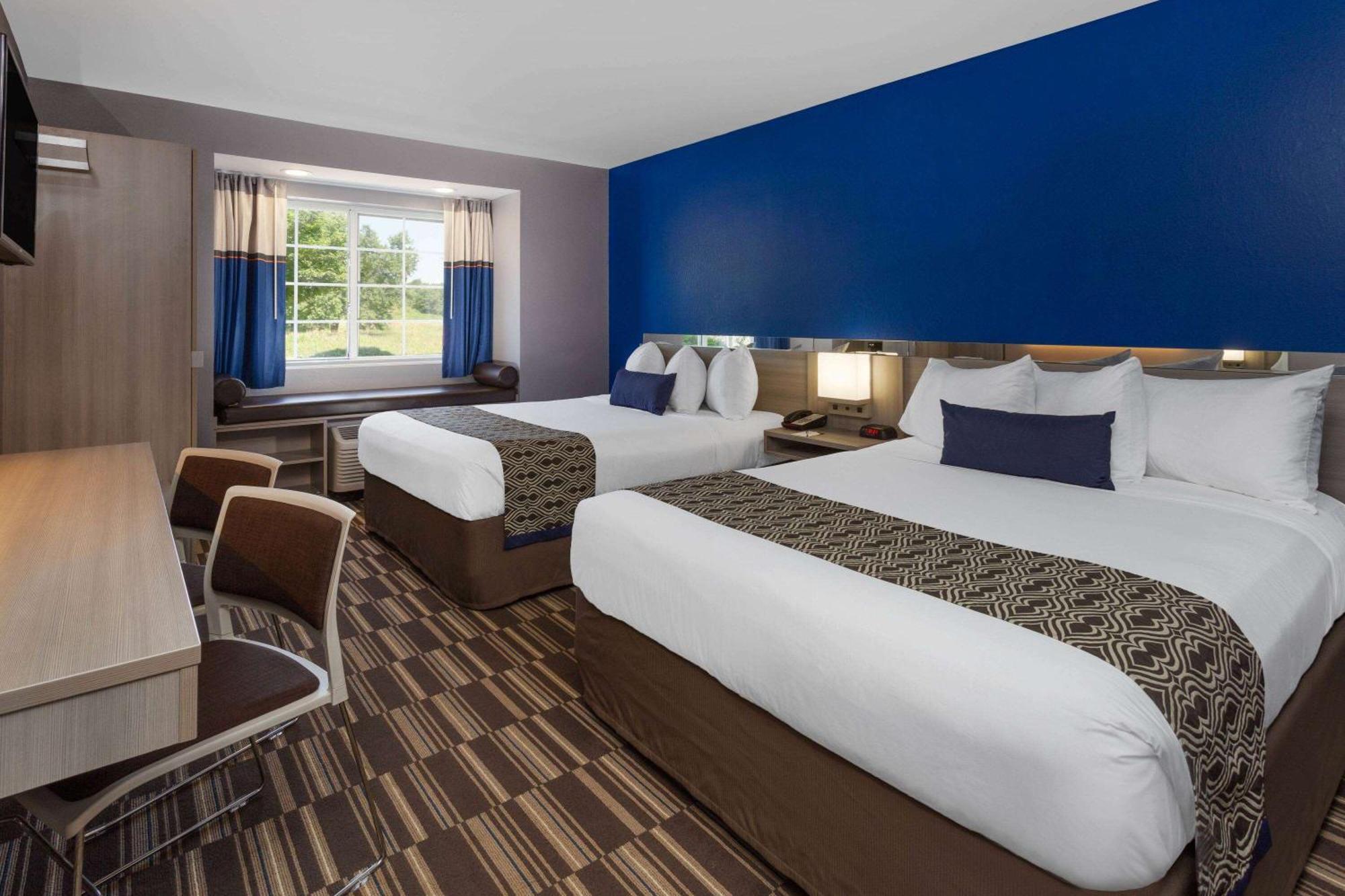 Microtel Inn & Suites By Wyndham Bethel/Danbury Bagian luar foto