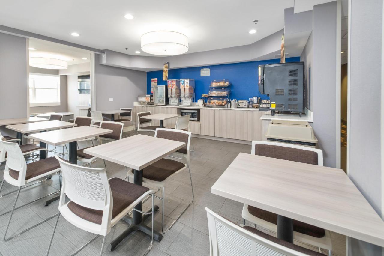 Microtel Inn & Suites By Wyndham Bethel/Danbury Bagian luar foto