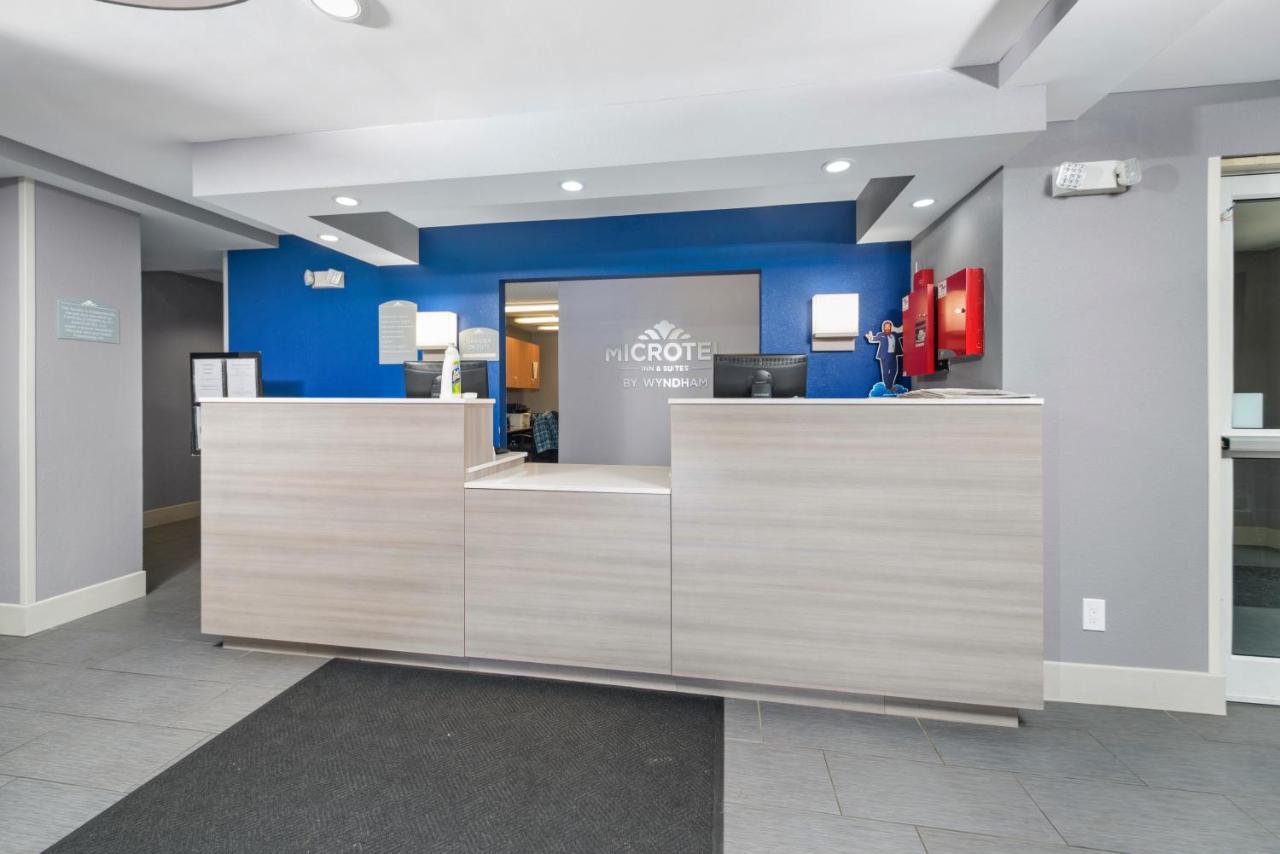 Microtel Inn & Suites By Wyndham Bethel/Danbury Bagian luar foto
