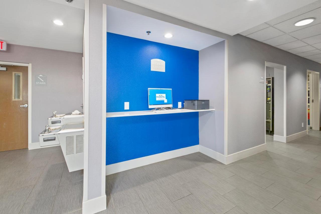 Microtel Inn & Suites By Wyndham Bethel/Danbury Bagian luar foto