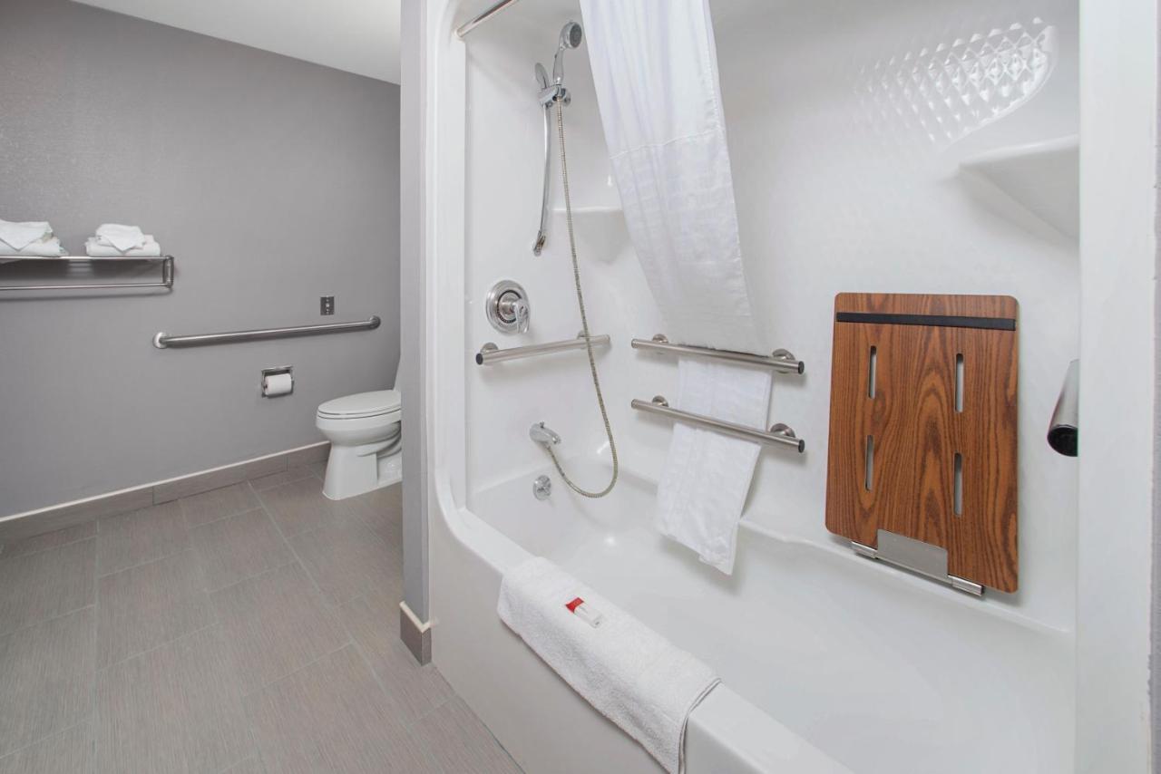 Microtel Inn & Suites By Wyndham Bethel/Danbury Bagian luar foto