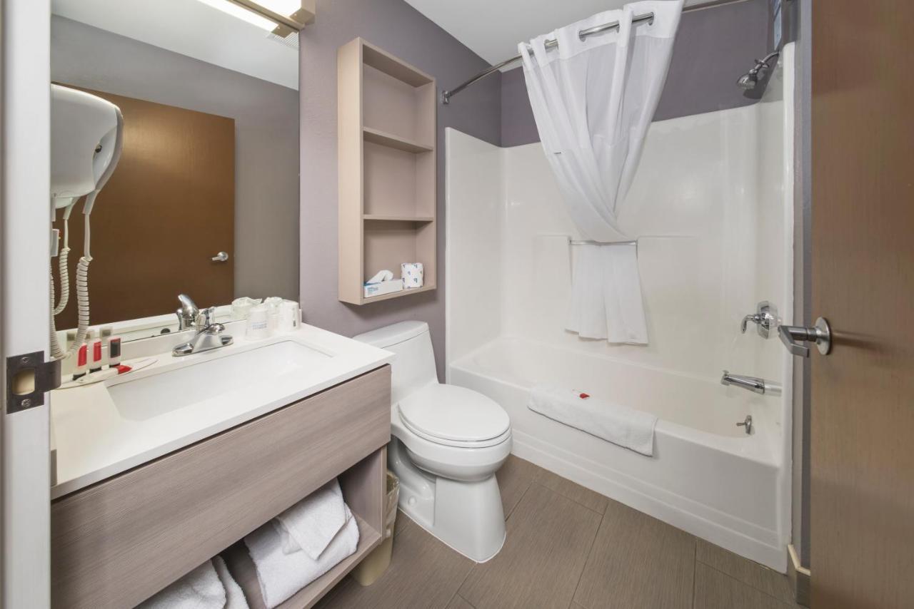 Microtel Inn & Suites By Wyndham Bethel/Danbury Bagian luar foto