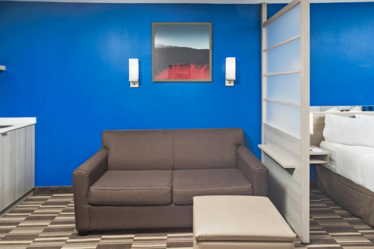 Microtel Inn & Suites By Wyndham Bethel/Danbury Bagian luar foto
