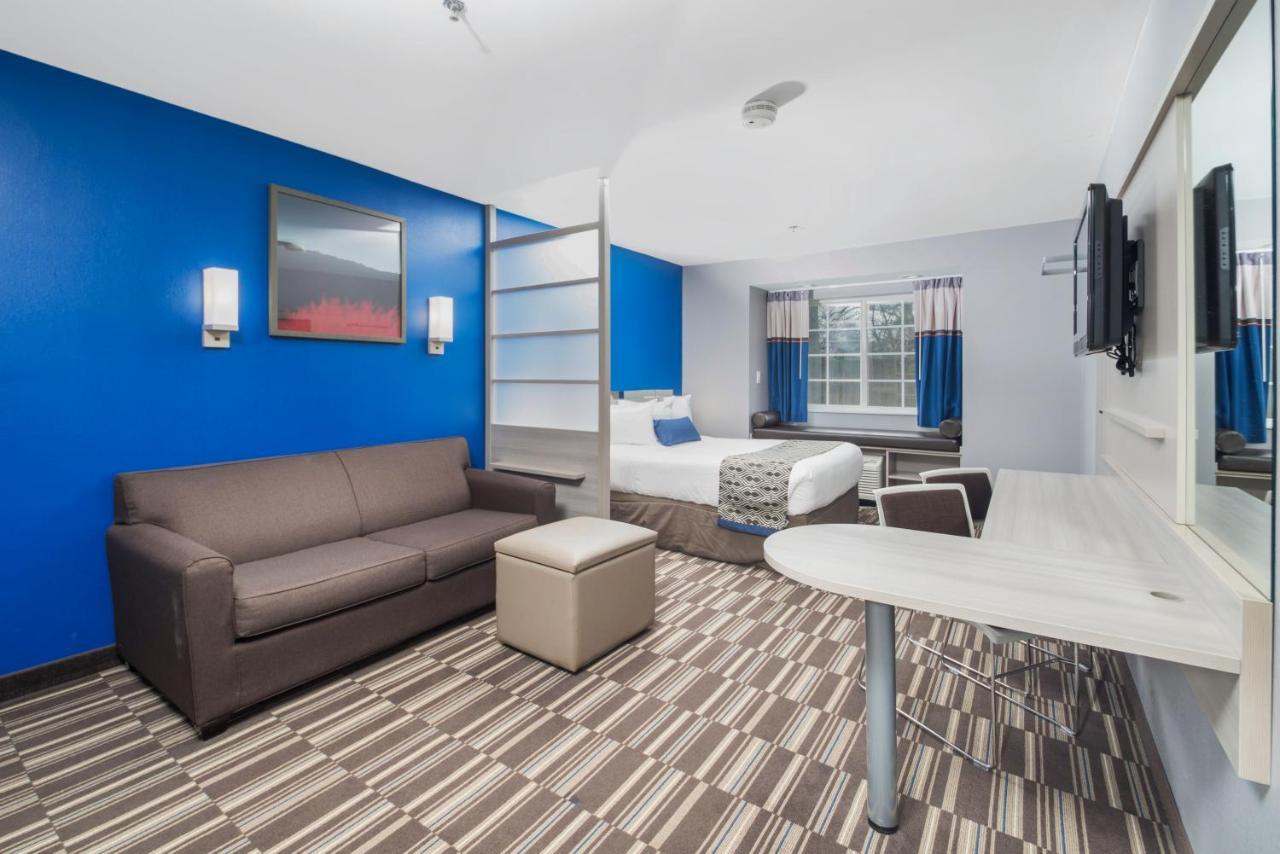 Microtel Inn & Suites By Wyndham Bethel/Danbury Bagian luar foto