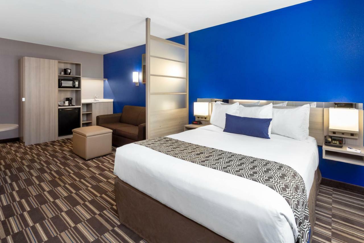 Microtel Inn & Suites By Wyndham Bethel/Danbury Bagian luar foto