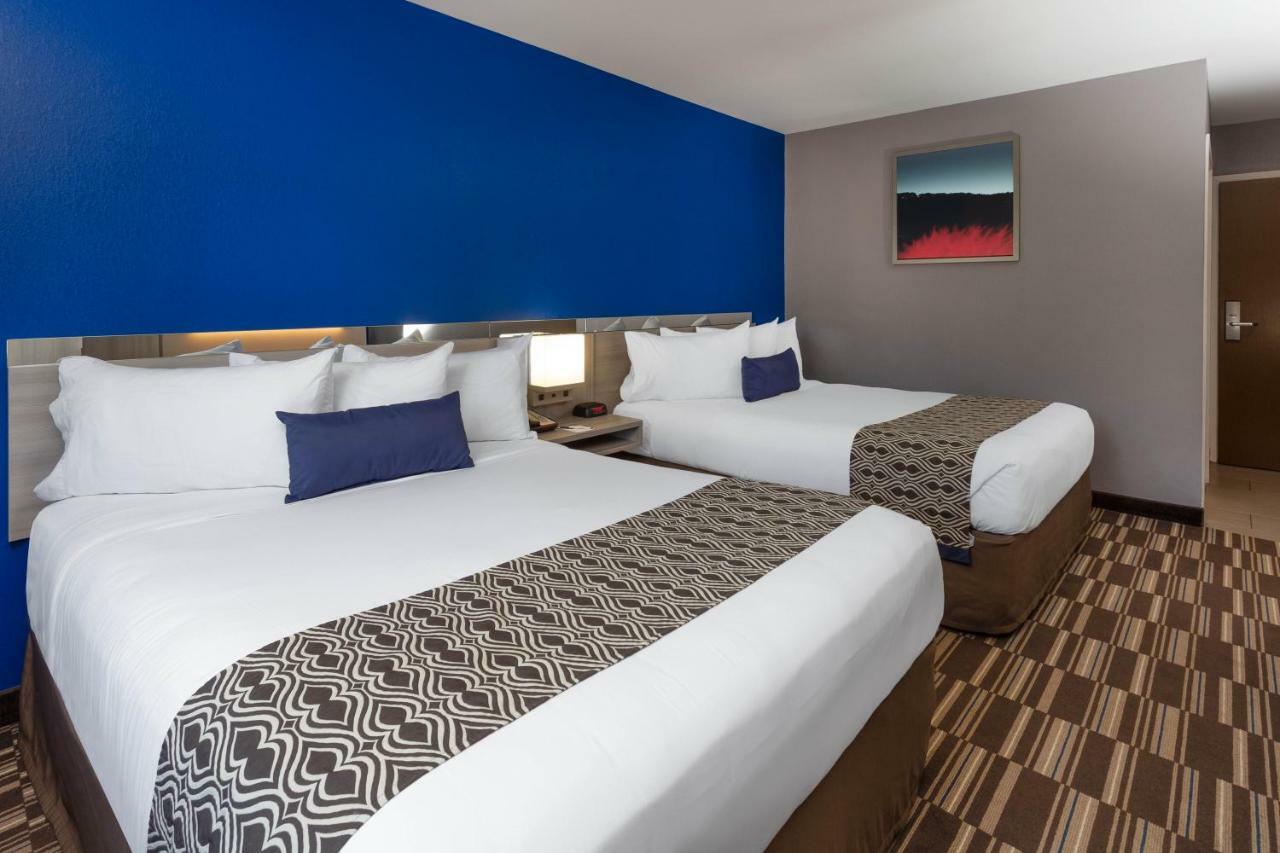 Microtel Inn & Suites By Wyndham Bethel/Danbury Bagian luar foto
