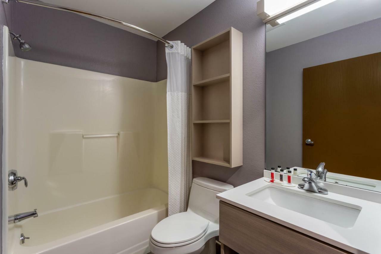 Microtel Inn & Suites By Wyndham Bethel/Danbury Bagian luar foto