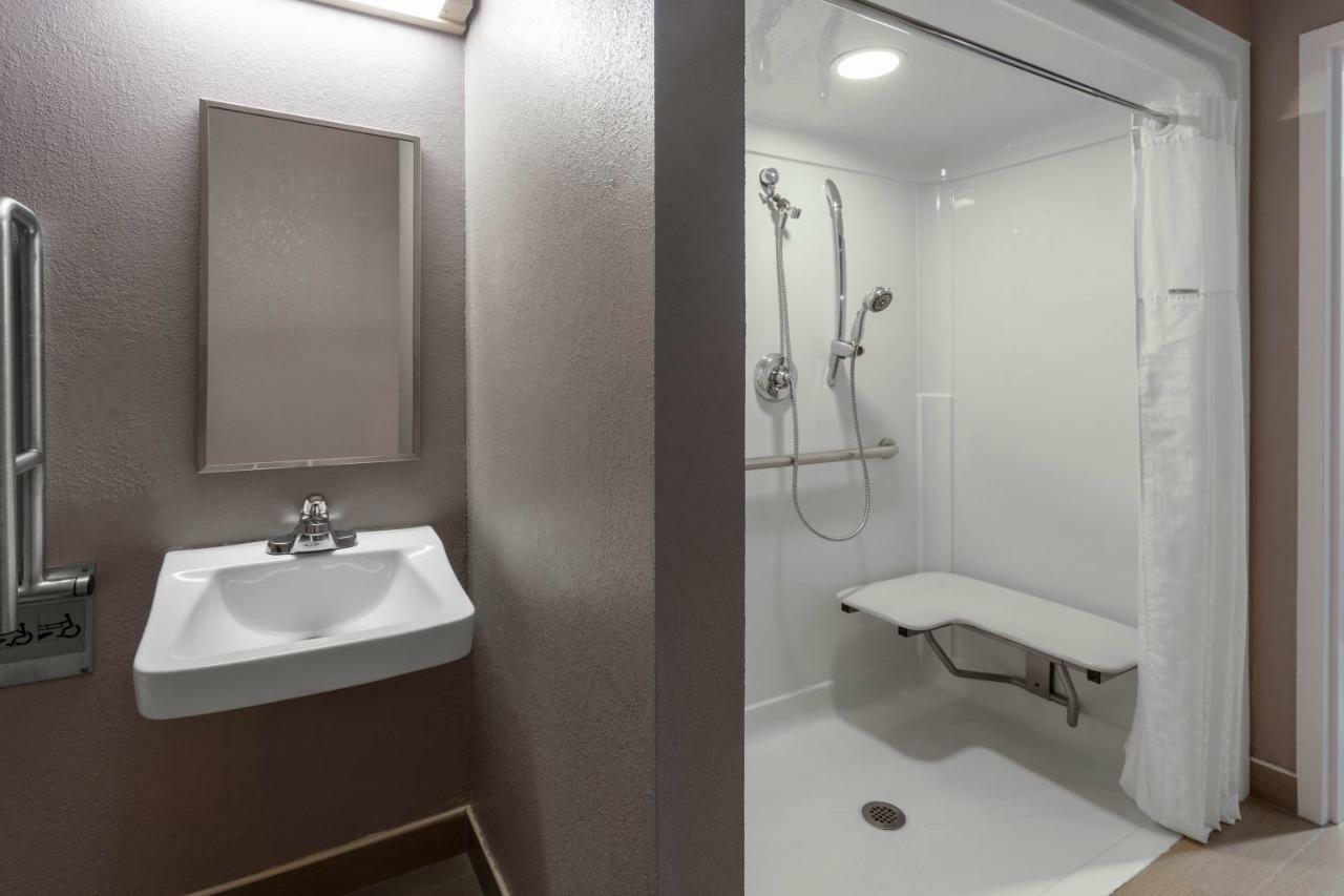 Microtel Inn & Suites By Wyndham Bethel/Danbury Bagian luar foto